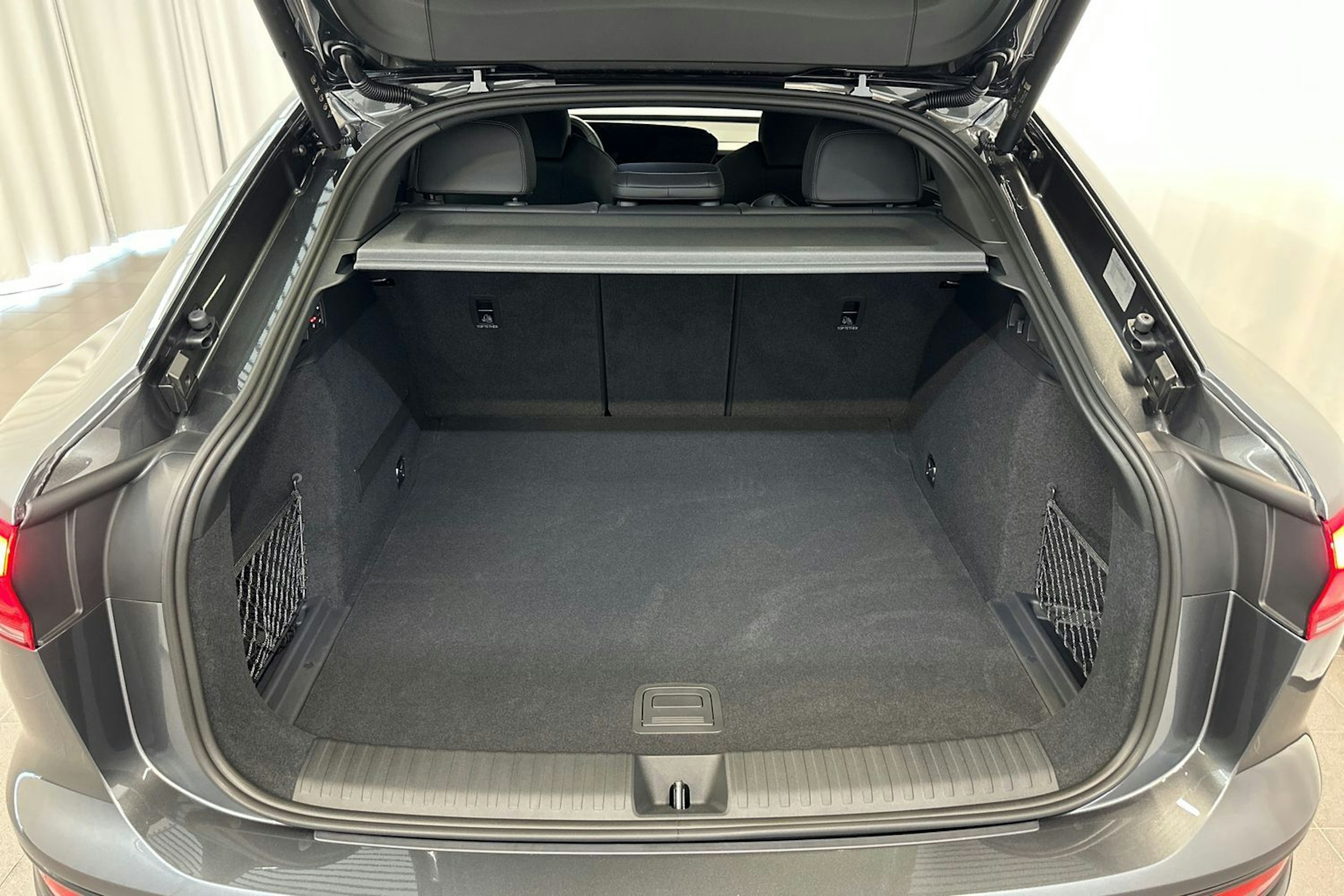 daytonan harmaa Audi Q6 e-tron 2025 kuva 5.