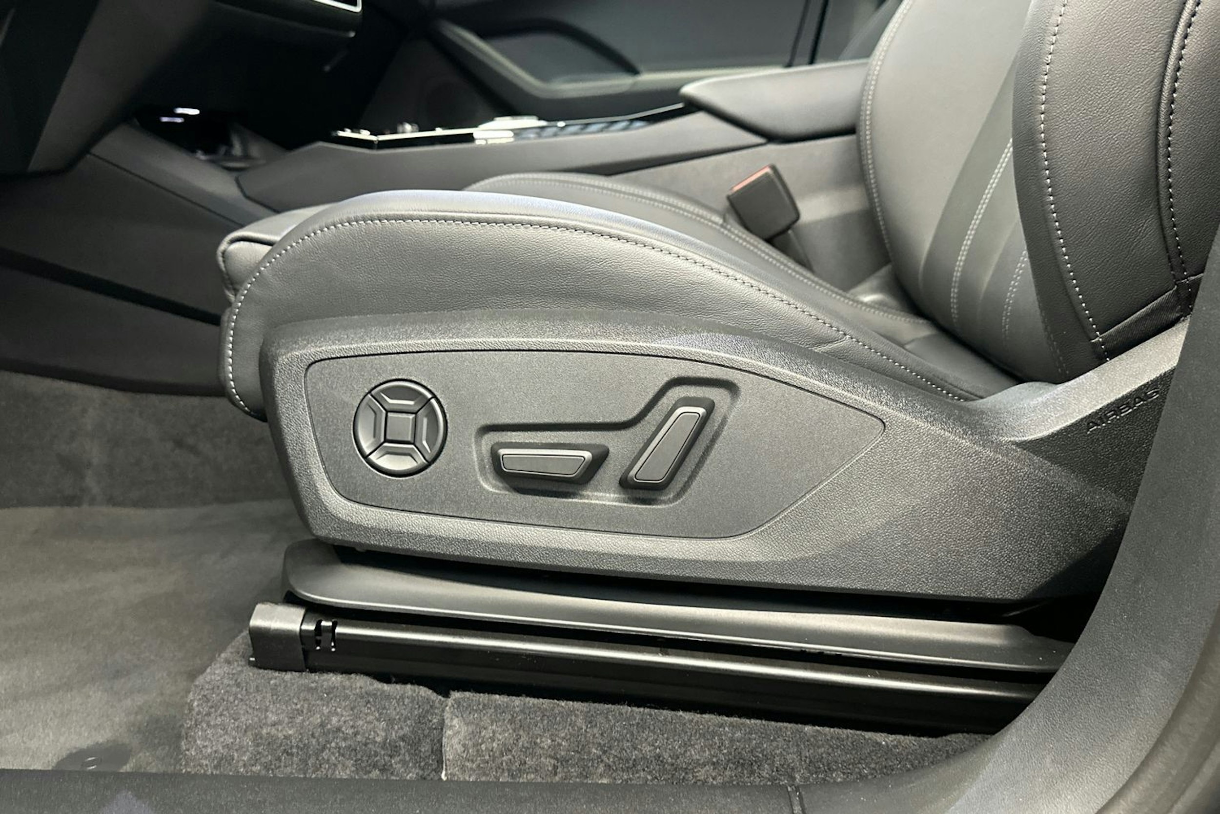daytonan harmaa Audi Q6 e-tron 2025 kuva 8.