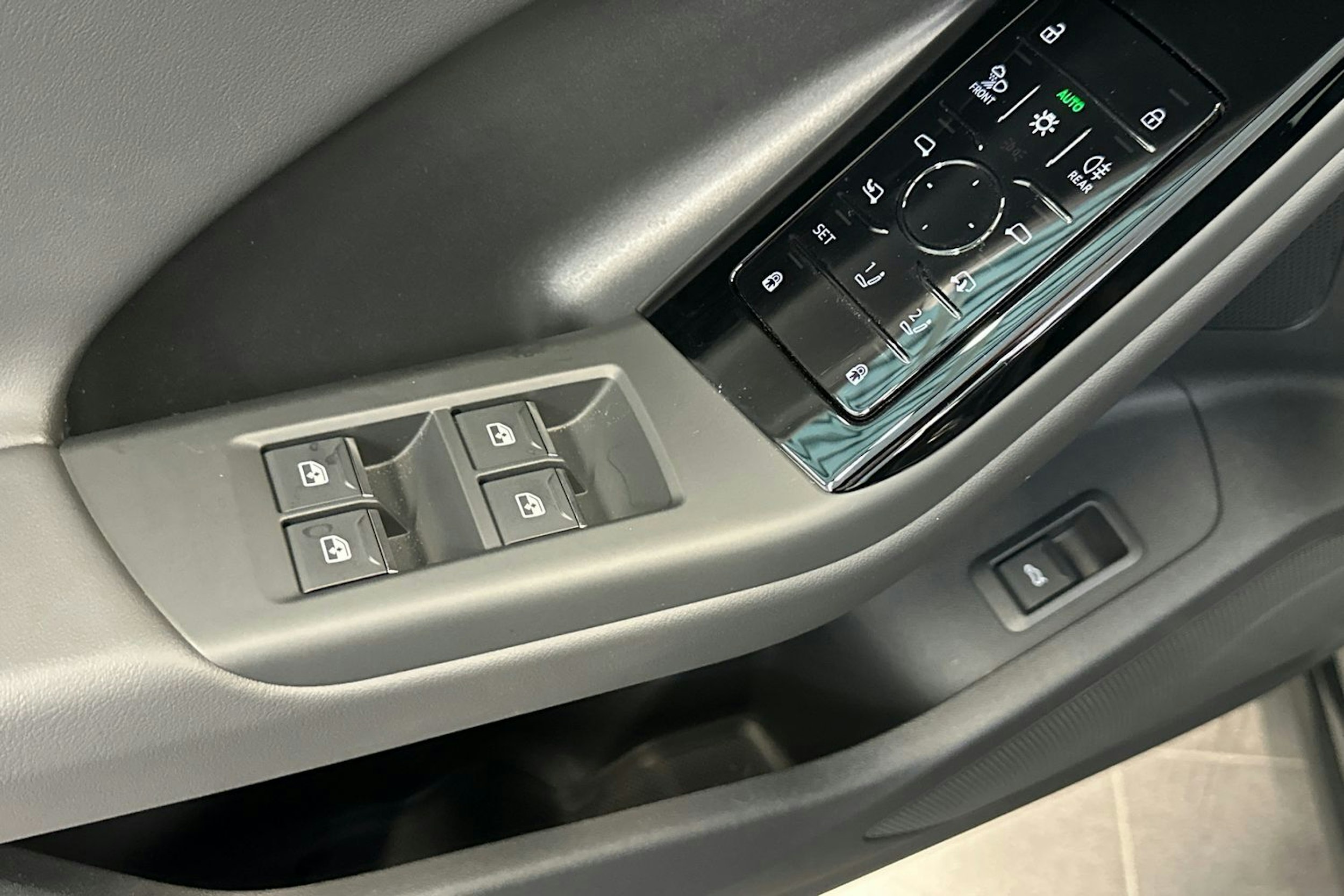 daytonan harmaa Audi Q6 e-tron 2025 kuva 10.