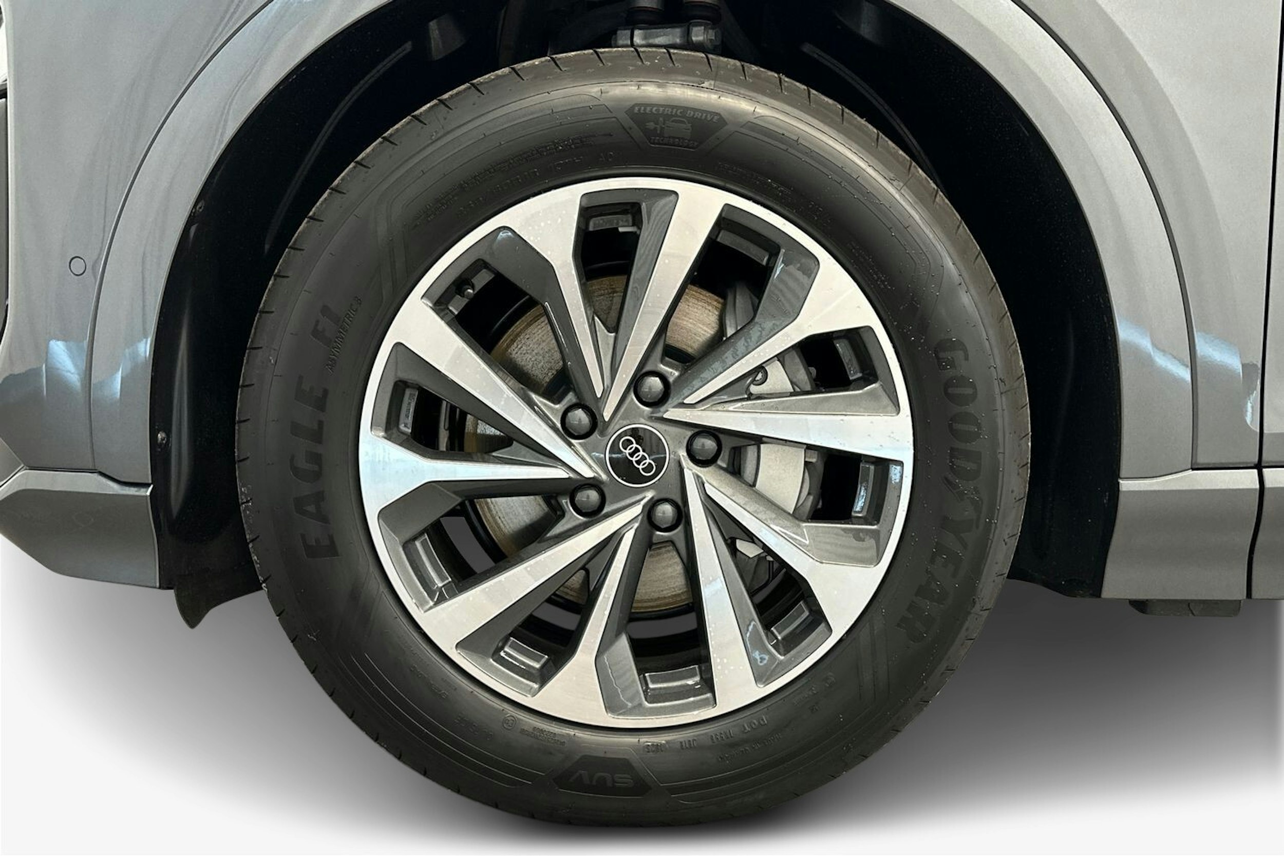 daytonan harmaa Audi Q6 e-tron 2025 kuva 23.