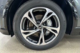 met. harmaa Audi Q6 e-tron 2025 kuva 9.