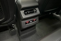 met. harmaa Audi Q6 e-tron 2025 kuva 11.