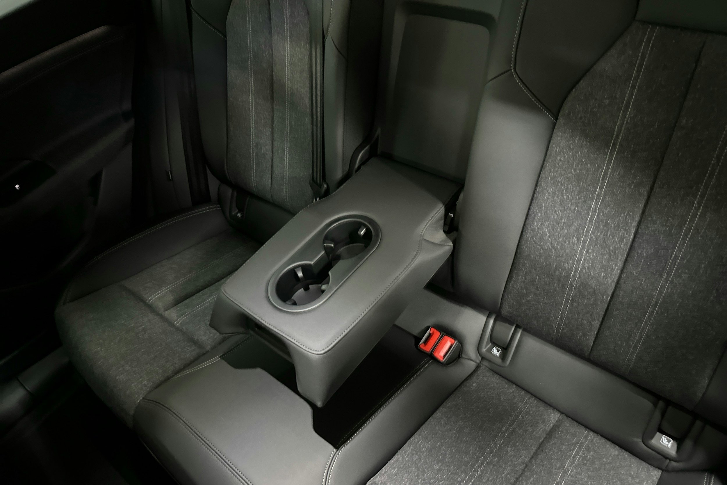 met. harmaa Audi Q6 e-tron 2025 kuva 12.