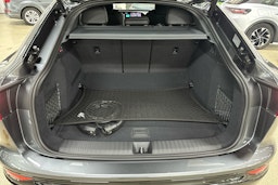 met. harmaa Audi Q6 e-tron 2025 kuva 15.