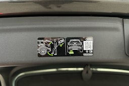 met. harmaa Audi Q6 e-tron 2025 kuva 18.