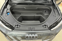 met. harmaa Audi Q6 e-tron 2025 kuva 19.