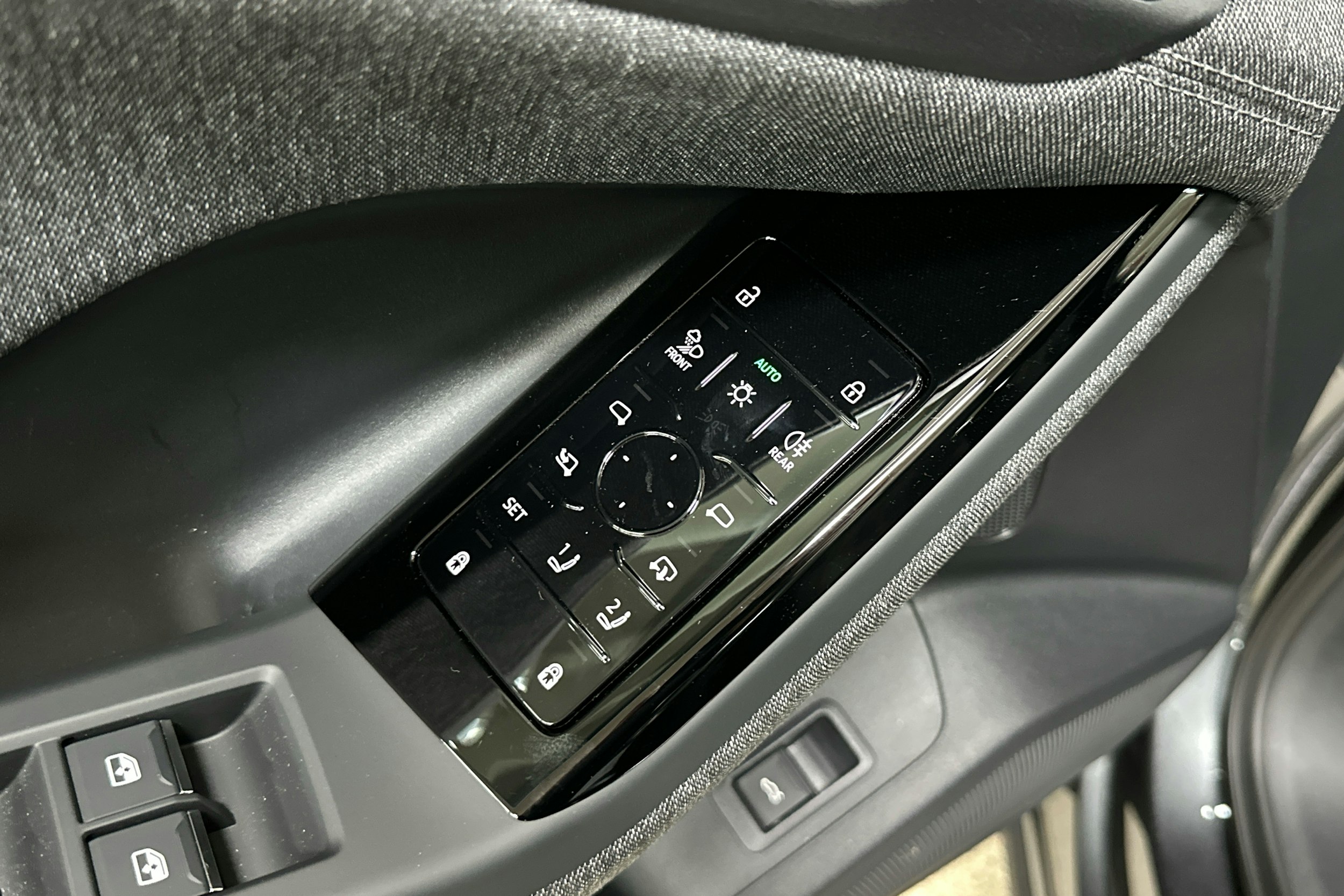 met. harmaa Audi Q6 e-tron 2025 kuva 20.