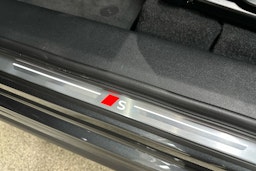 met. harmaa Audi Q6 e-tron 2025 kuva 21.