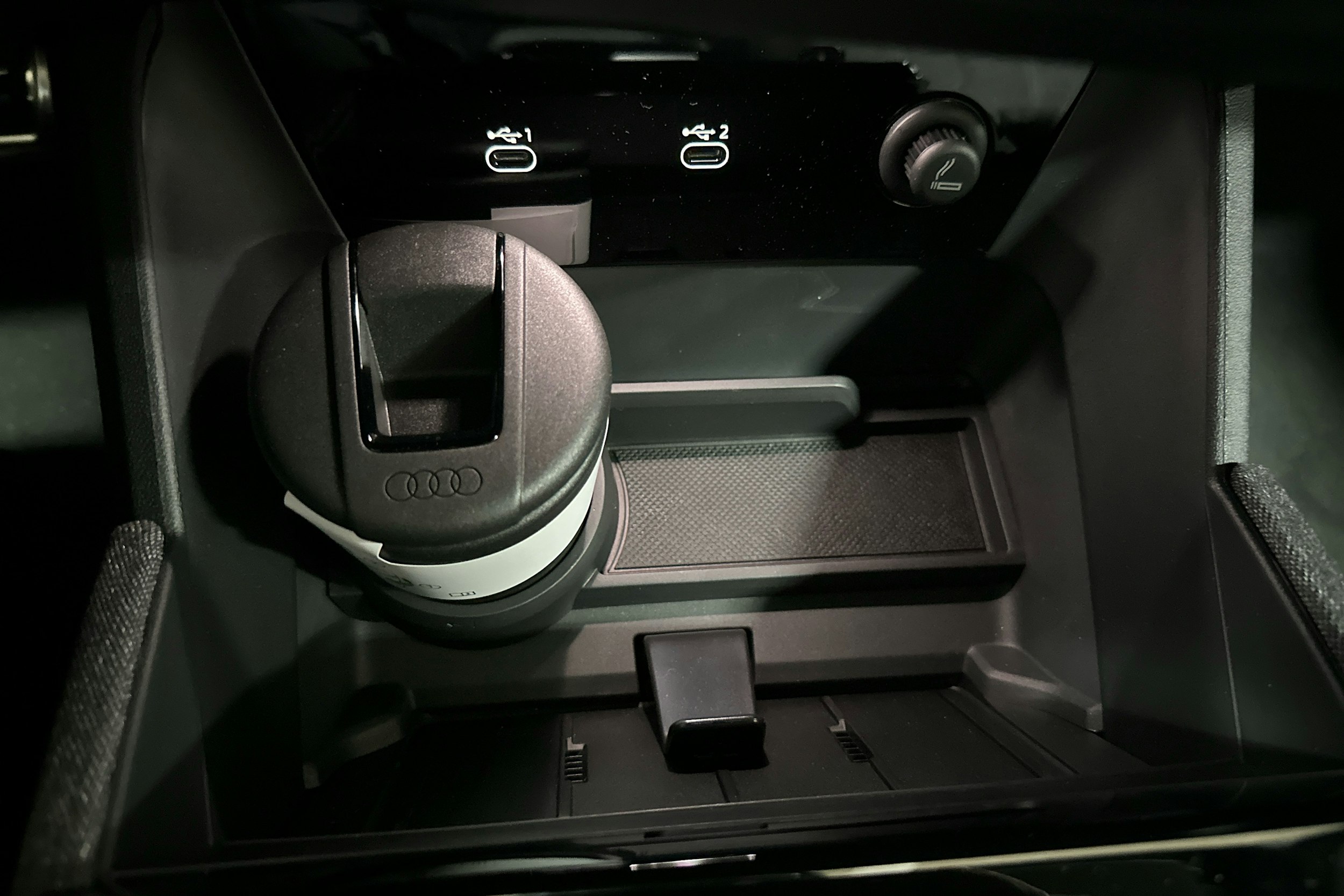 met. harmaa Audi Q6 e-tron 2025 kuva 23.