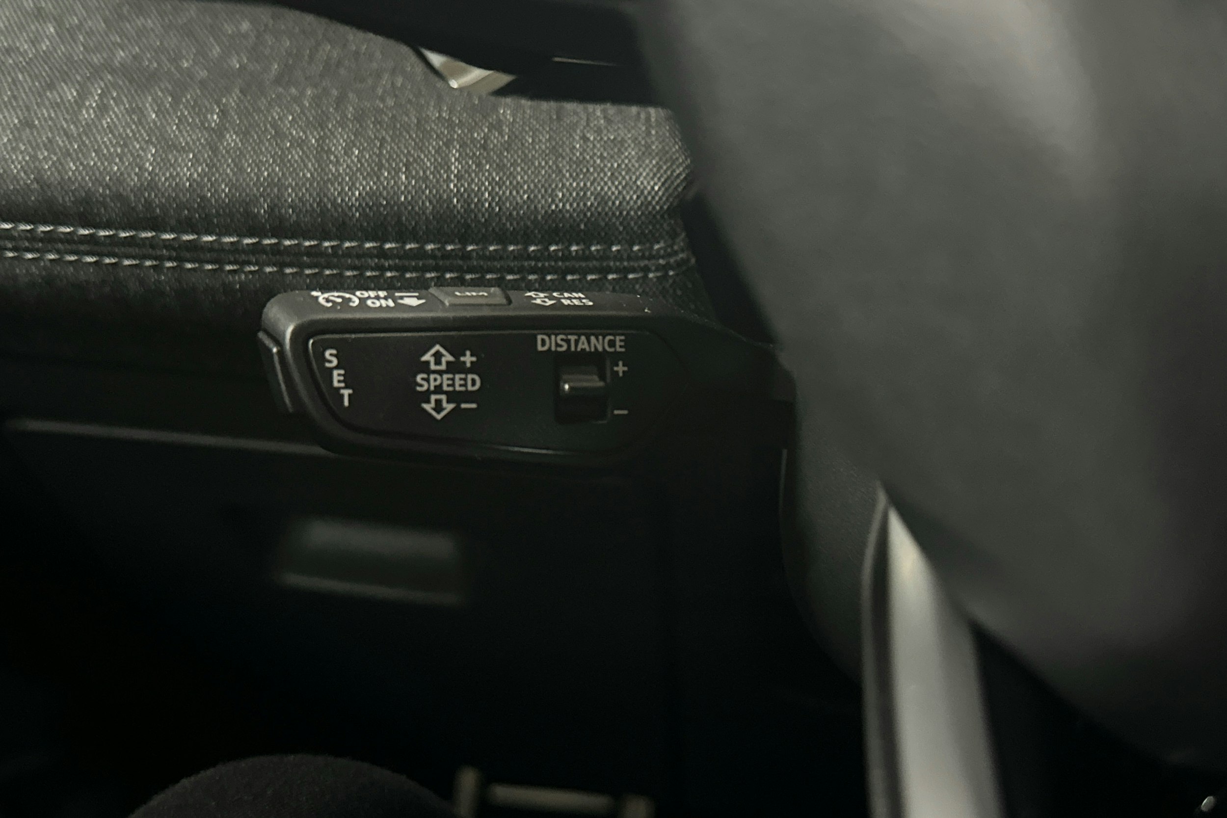 met. harmaa Audi Q6 e-tron 2025 kuva 25.