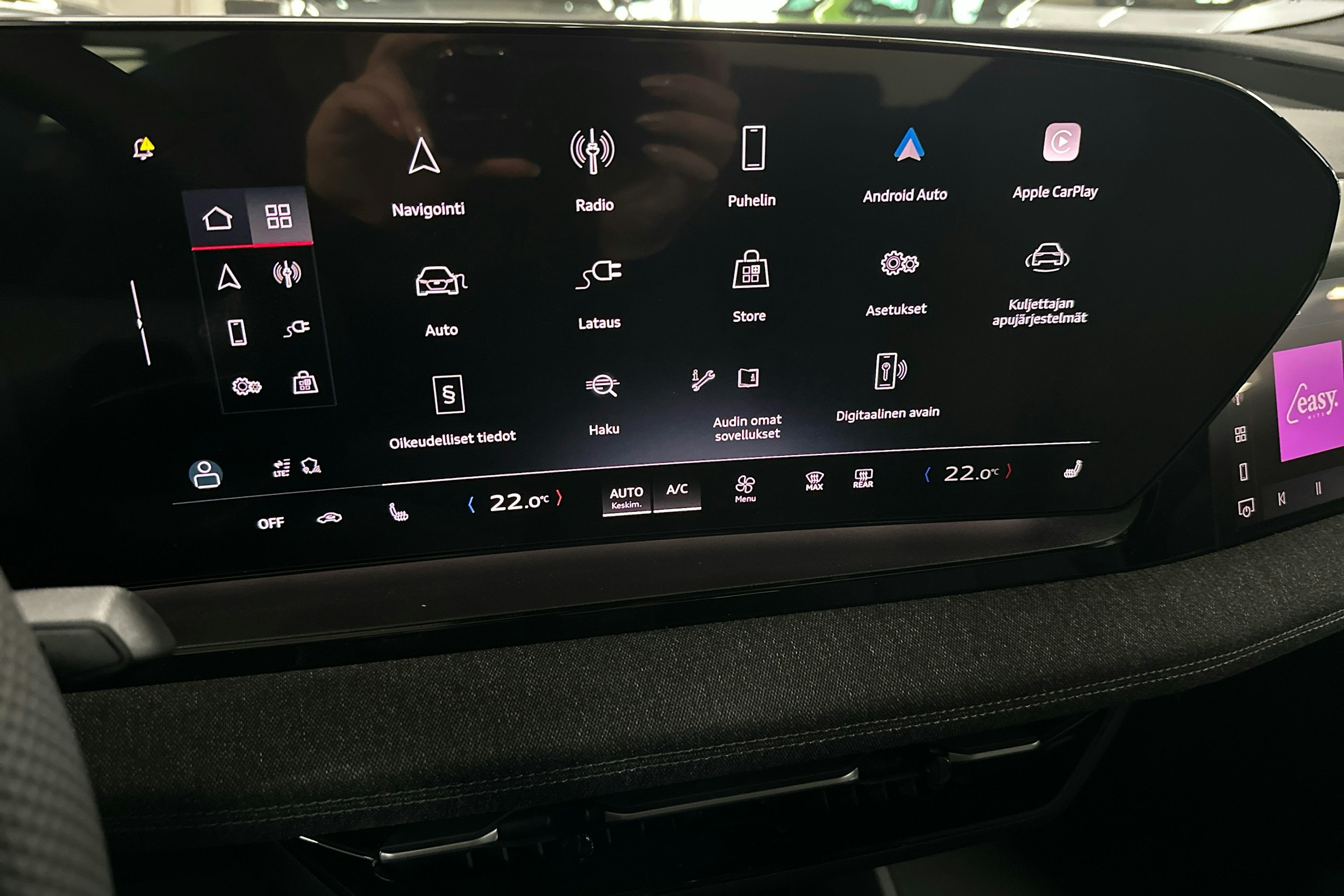 met. harmaa Audi Q6 e-tron 2025 kuva 28.