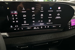 met. harmaa Audi Q6 e-tron 2025 kuva 28.