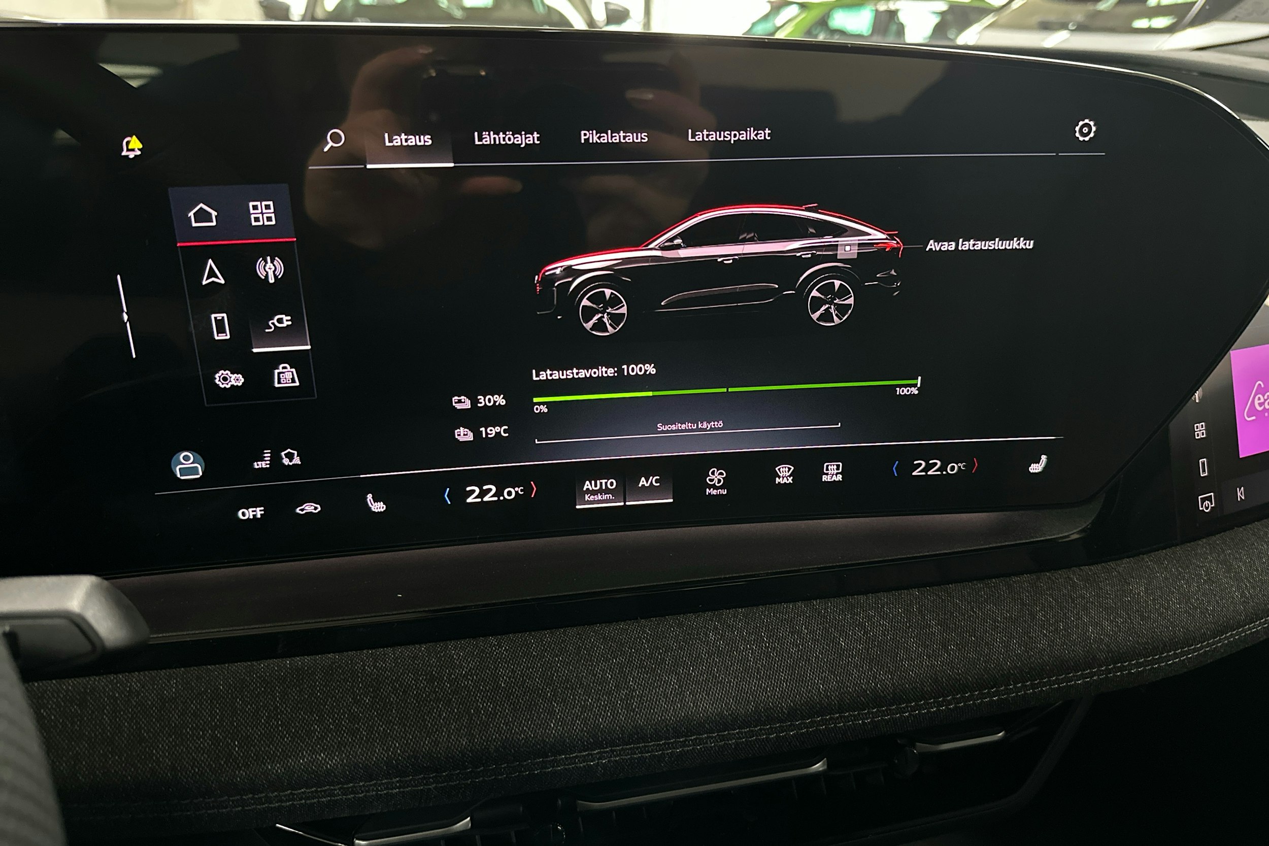 met. harmaa Audi Q6 e-tron 2025 kuva 30.