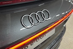 met. harmaa Audi Q6 e-tron 2025 kuva 37.