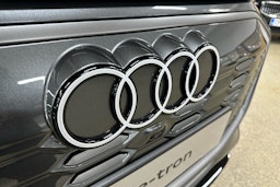 met. harmaa Audi Q6 e-tron 2025 kuva 38.