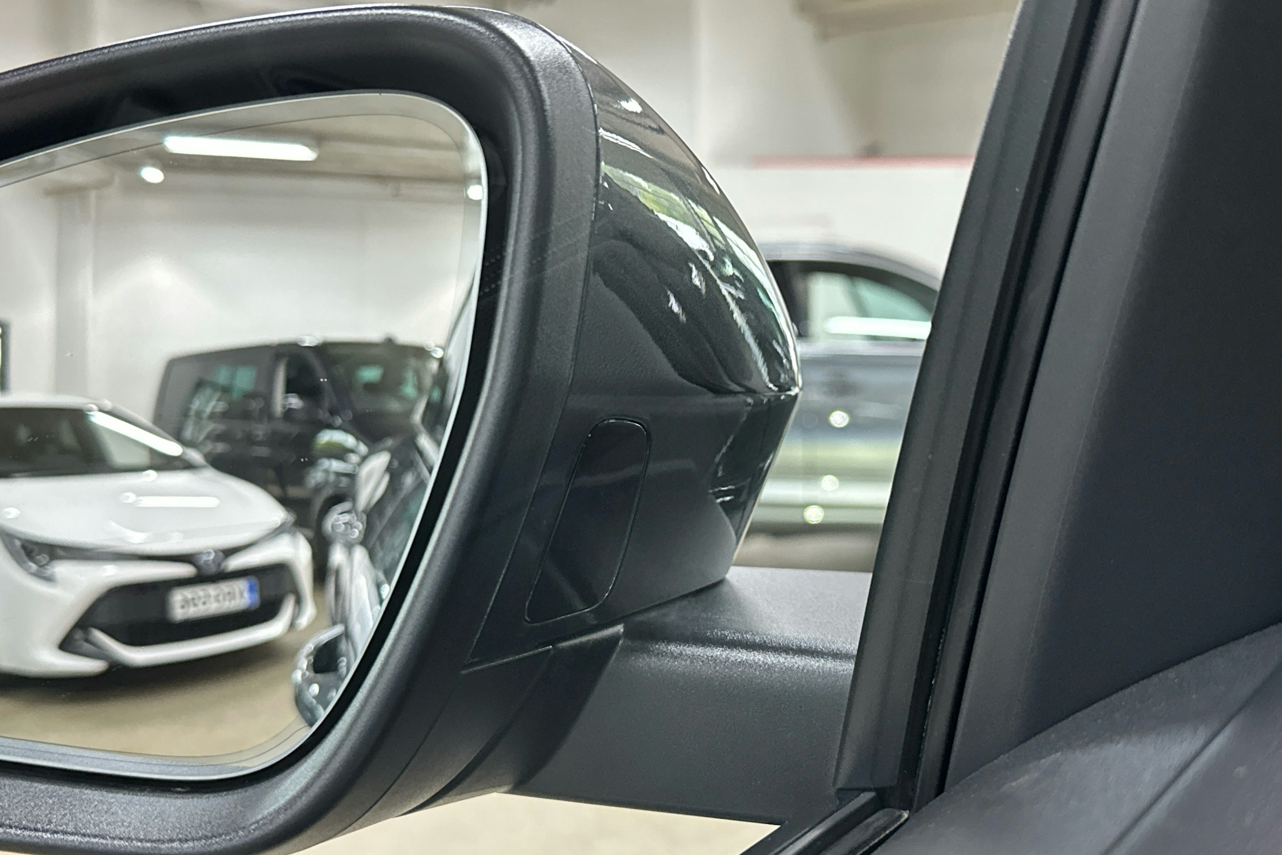 met. harmaa Audi Q6 e-tron 2025 kuva 39.