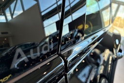 musta Audi Q6 e-tron 2025 kuva 11.