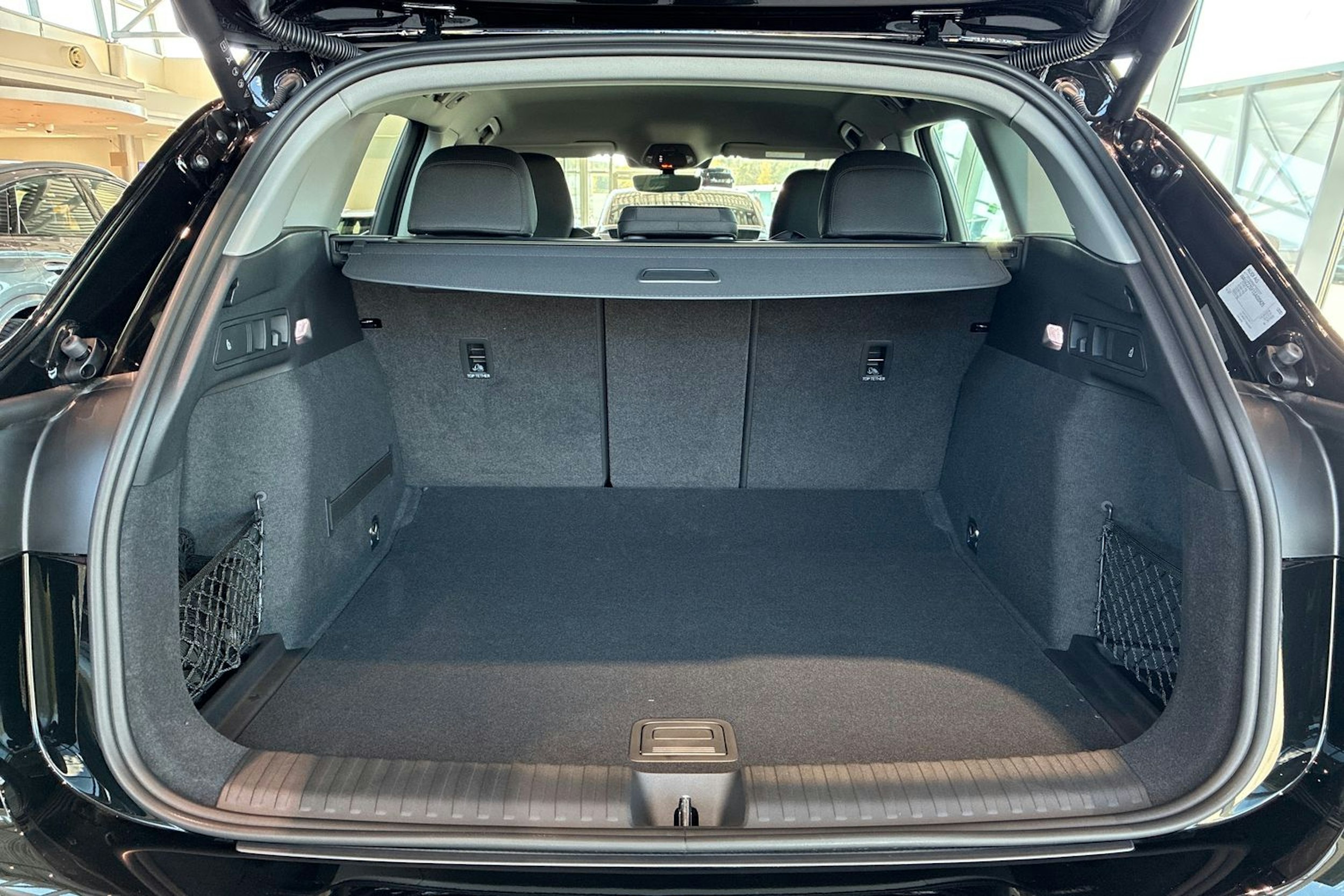 musta Audi Q6 e-tron 2025 kuva 12.