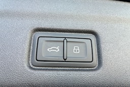 musta Audi Q6 e-tron 2025 kuva 13.