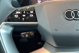 musta Audi Q6 e-tron 2025 kuva 14.