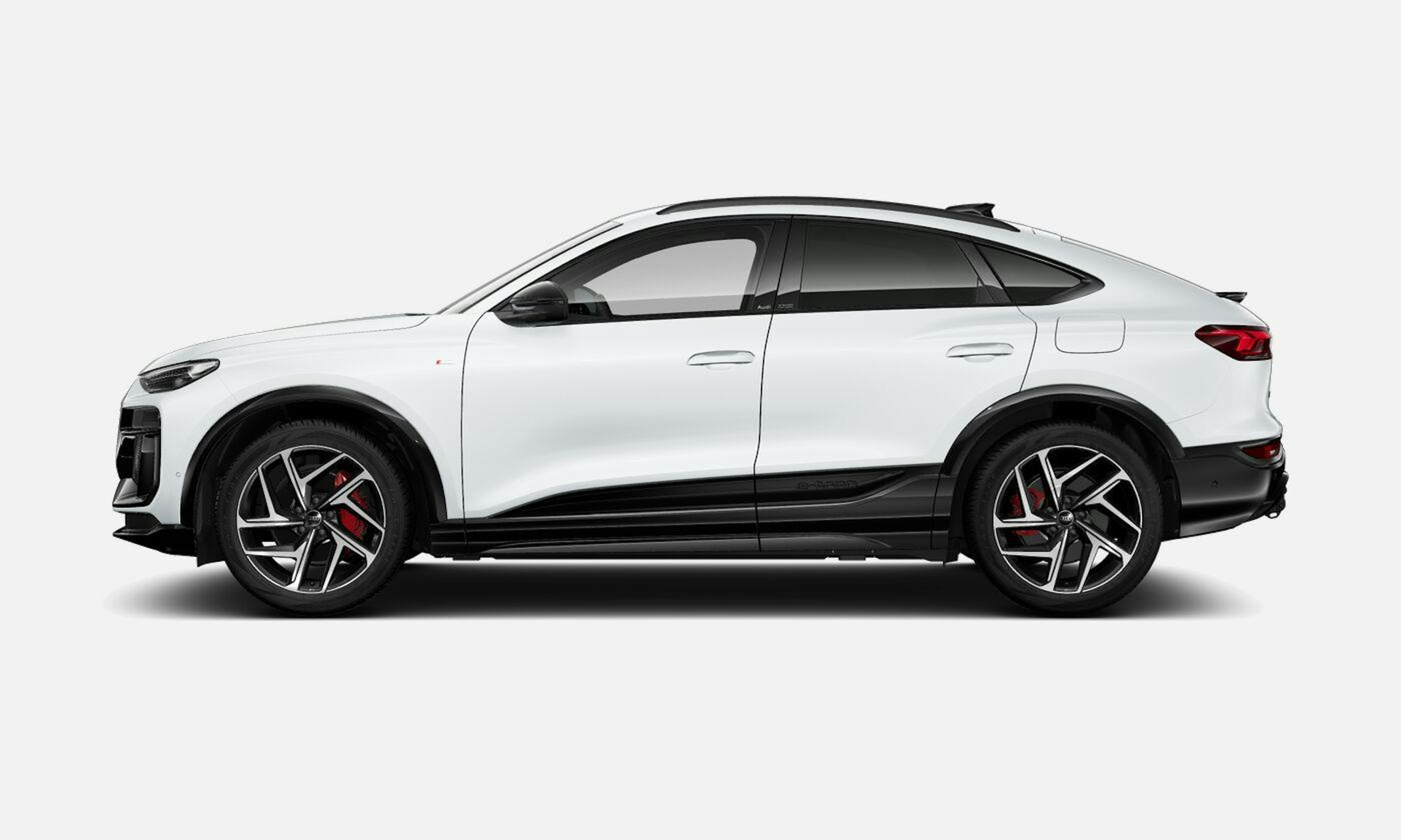 valkoinen Audi Q6 e-tron 2025 kuva 2.
