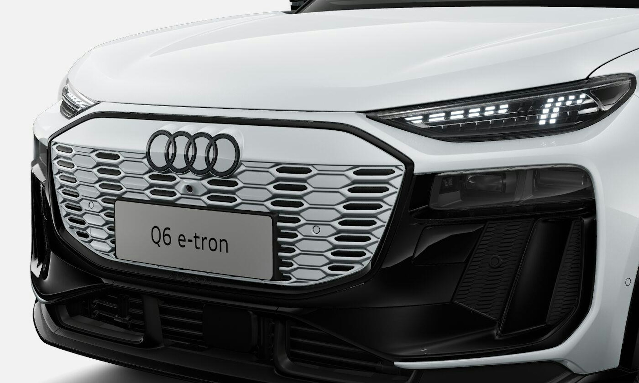valkoinen Audi Q6 e-tron 2025 kuva 3.