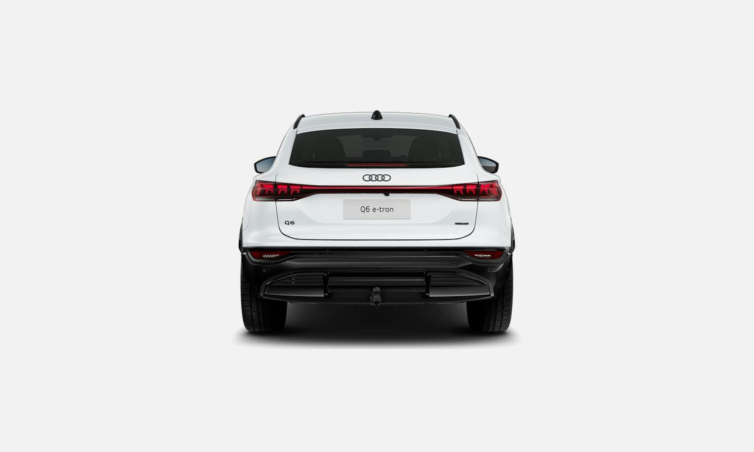 valkoinen Audi Q6 e-tron 2025 kuva 4.