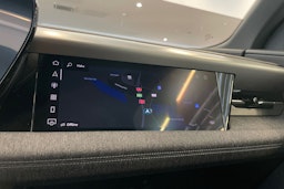 valkoinen Audi Q6 e-tron 2025 kuva 13.