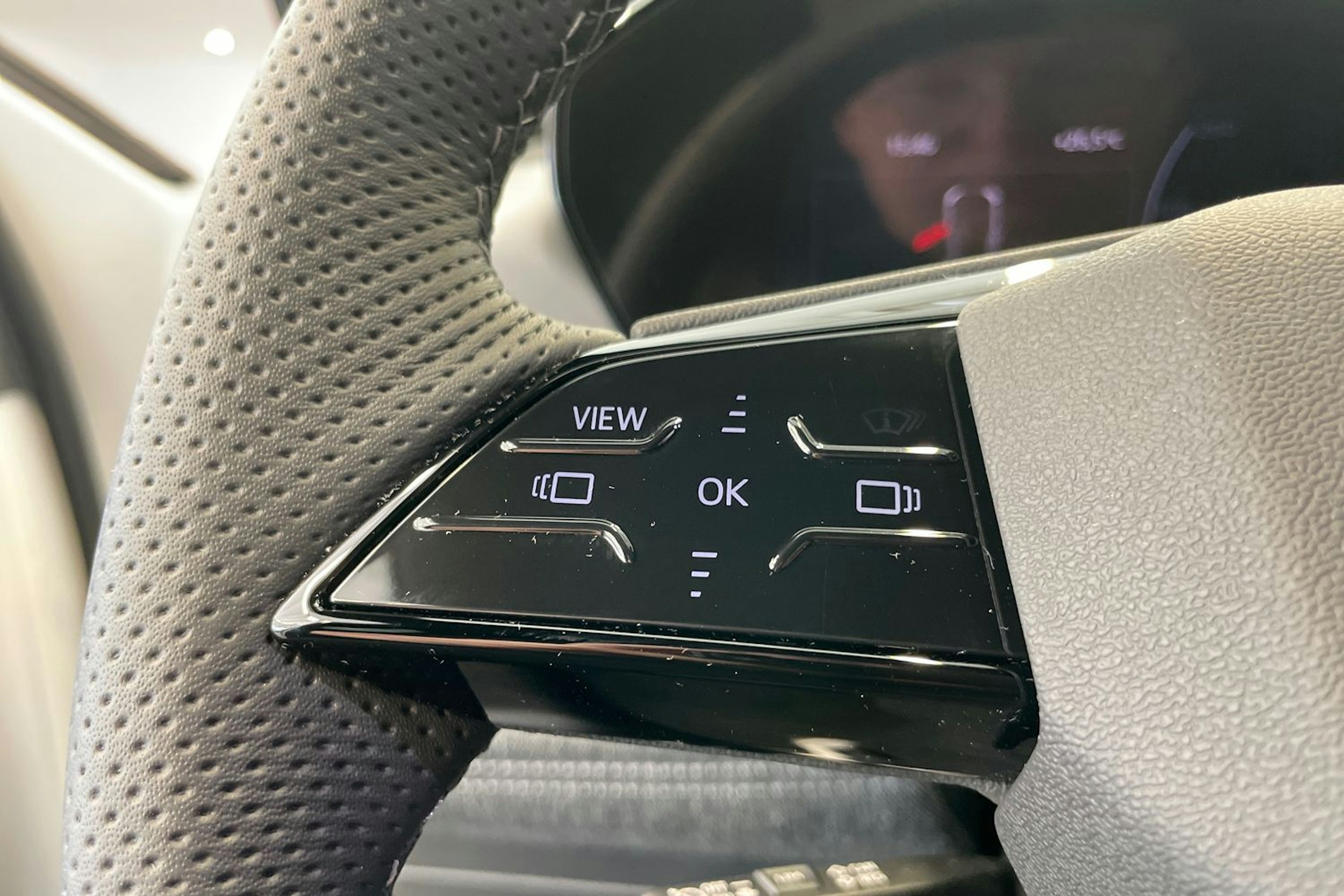 valkoinen Audi Q6 e-tron 2025 kuva 21.