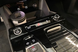 valkoinen Audi Q6 e-tron 2025 kuva 23.