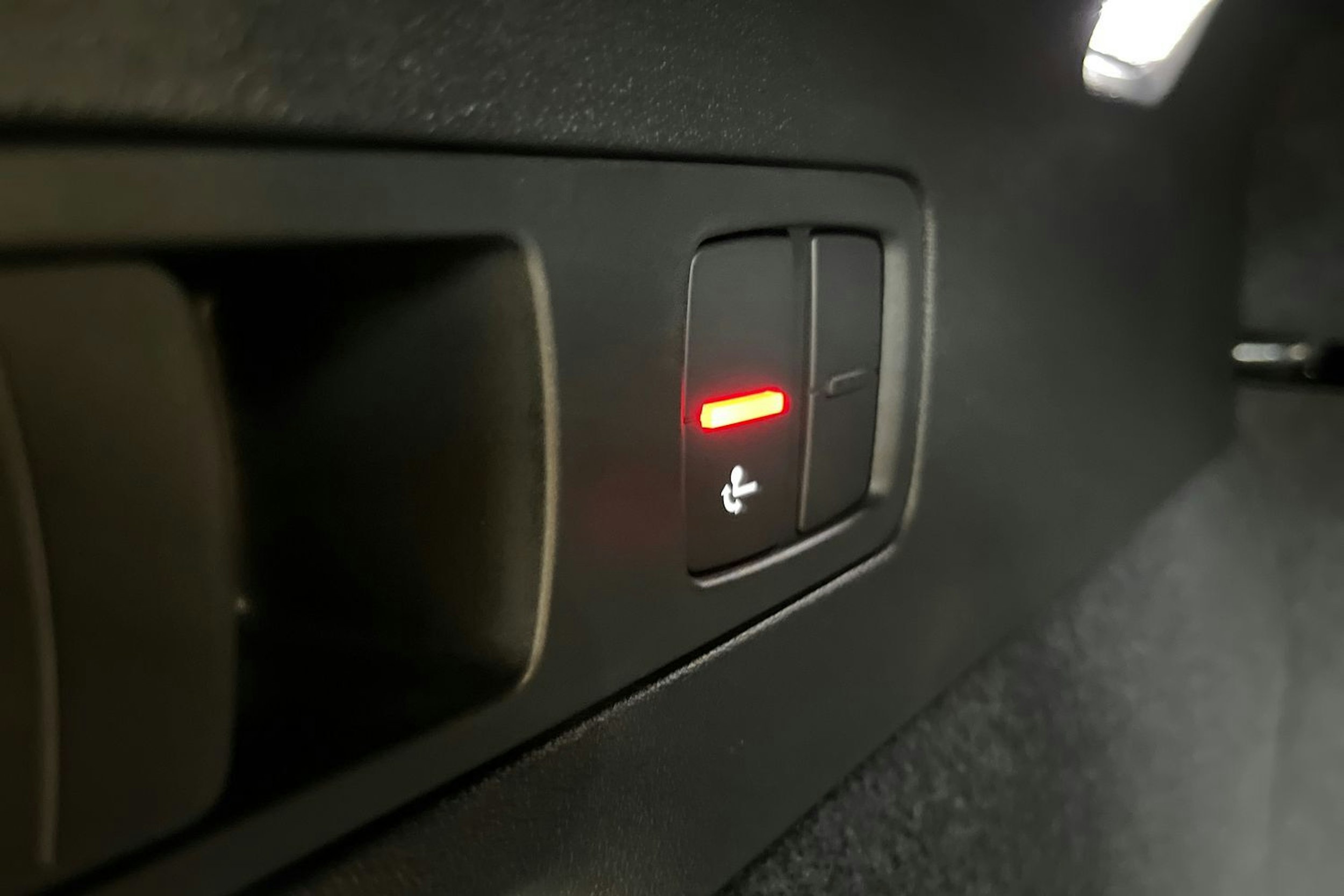 magnet harmaa Audi Q6 e-tron 2025 kuva 16.