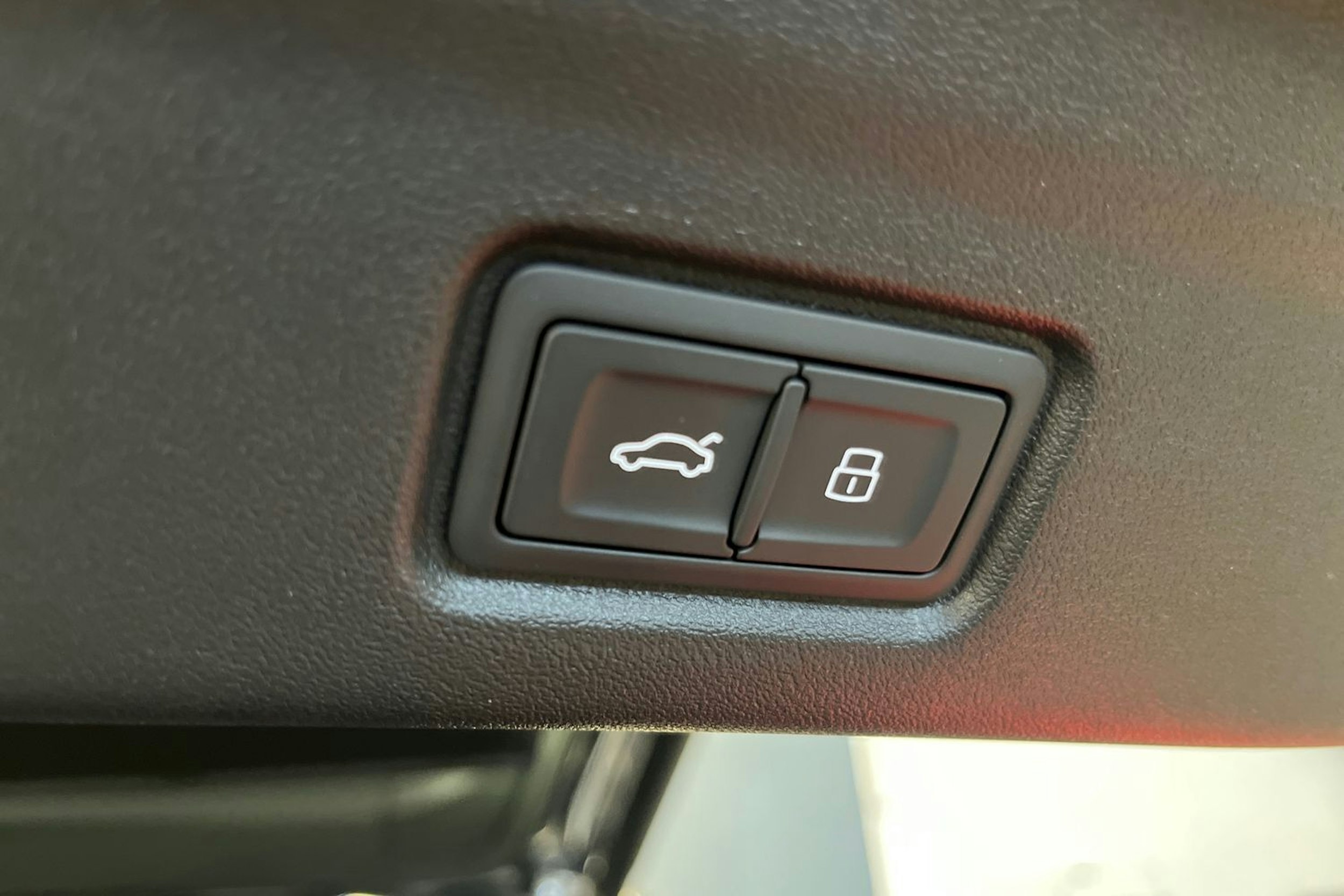 magnet harmaa Audi Q6 e-tron 2025 kuva 17.
