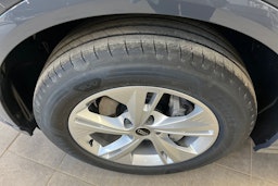 magnet harmaa Audi Q6 e-tron 2025 kuva 23.