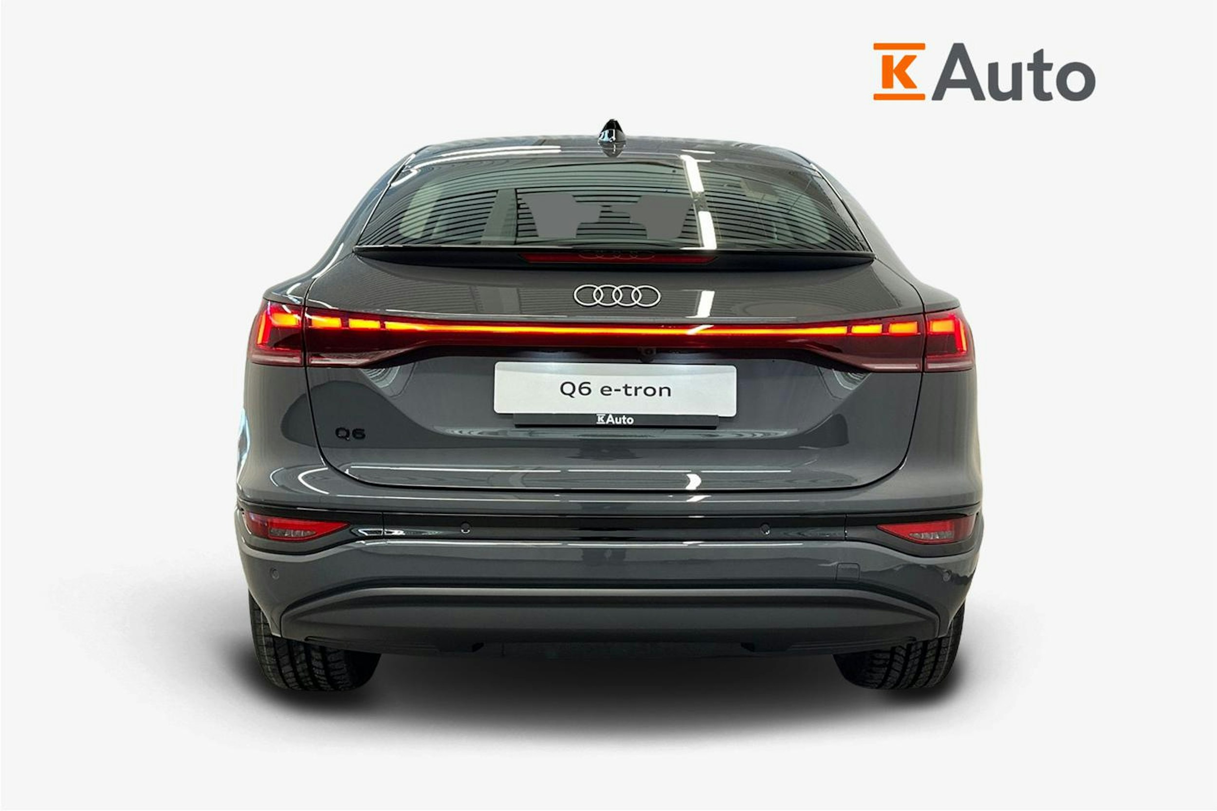 magnet harmaa Audi Q6 e-tron 2025 kuva 25.