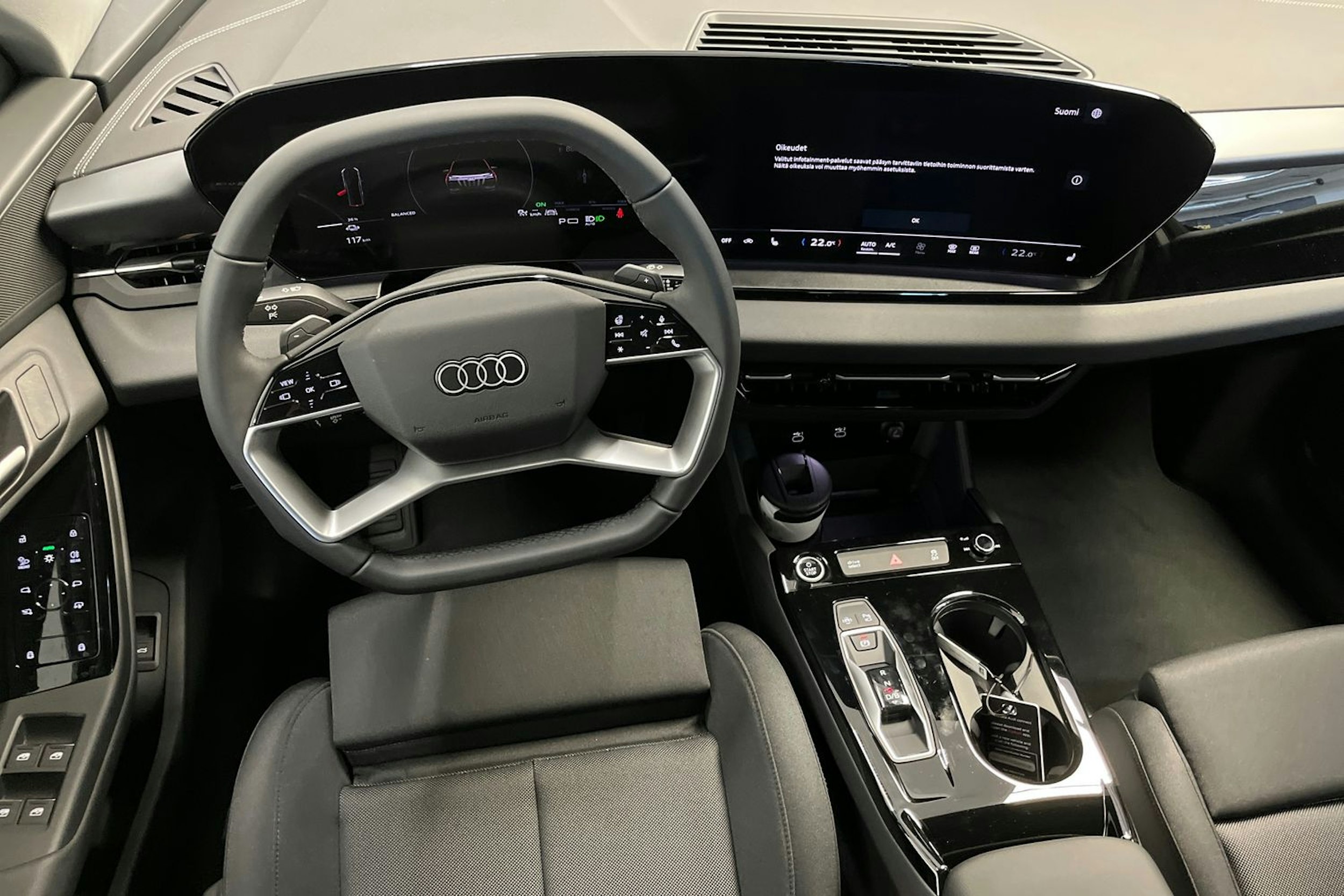 harmaa Audi Q6 e-tron 2025 kuva 2.