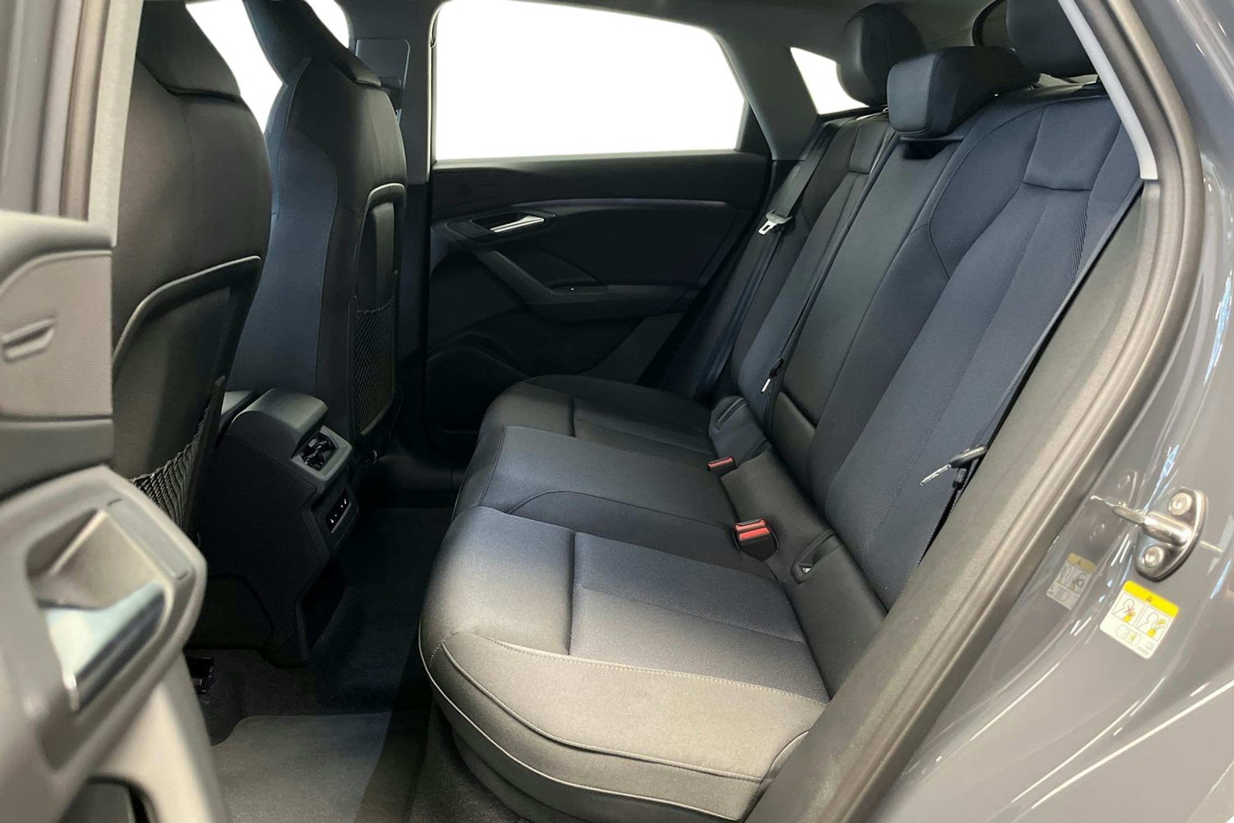 harmaa Audi Q6 e-tron 2025 kuva 4.