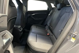 harmaa Audi Q6 e-tron 2025 kuva 4.