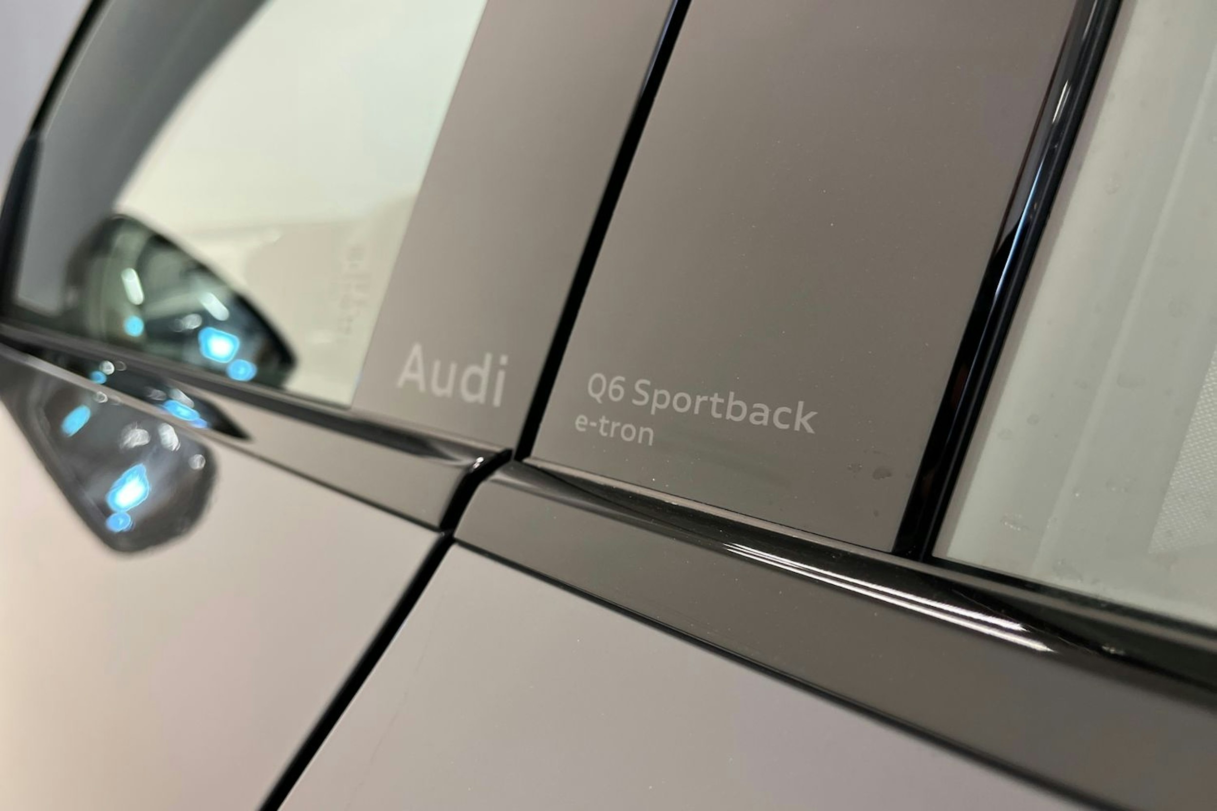 harmaa Audi Q6 e-tron 2025 kuva 22.