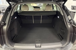 met. harmaa Audi Q6 e-tron 2025 kuva 11.