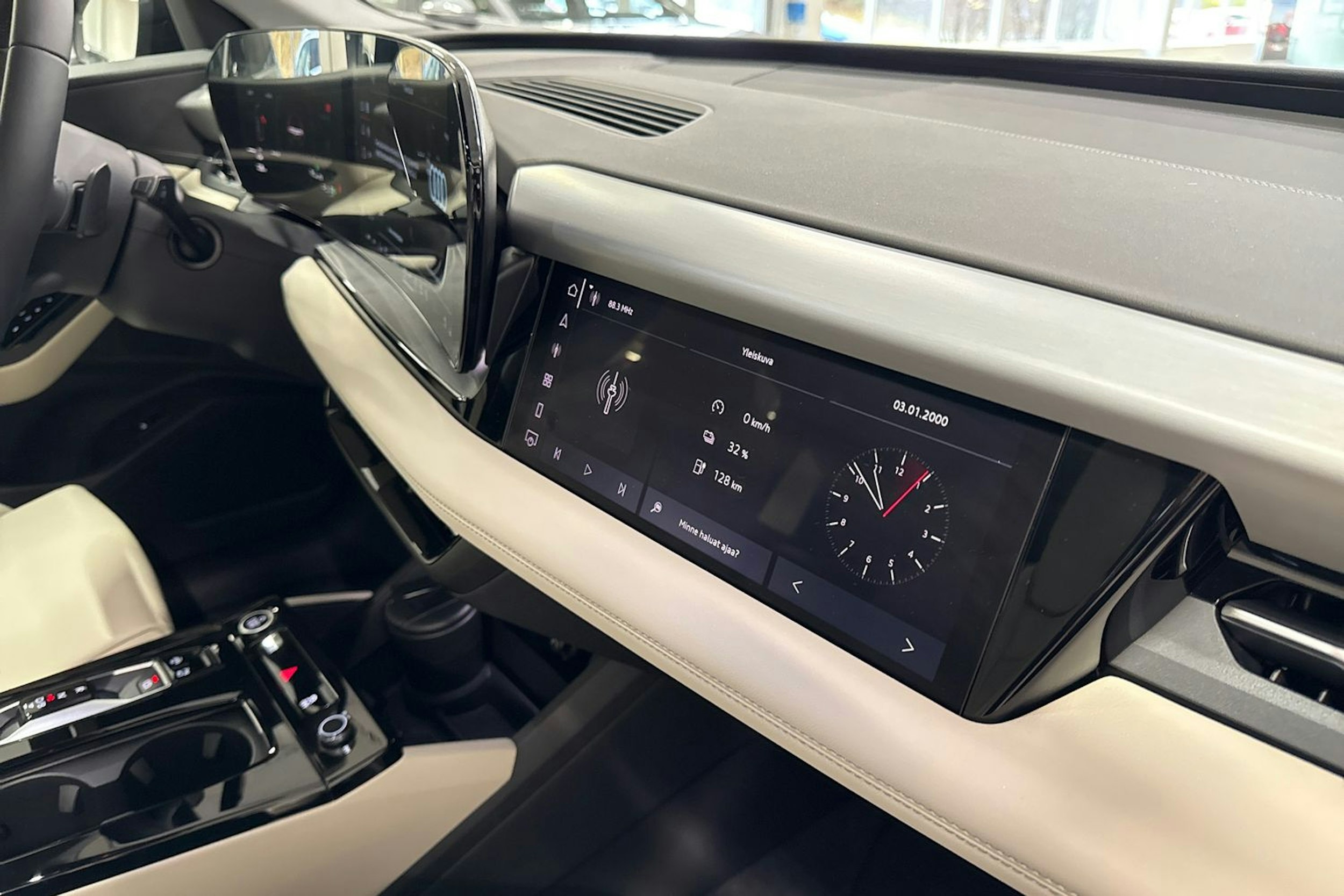 met. harmaa Audi Q6 e-tron 2025 kuva 13.