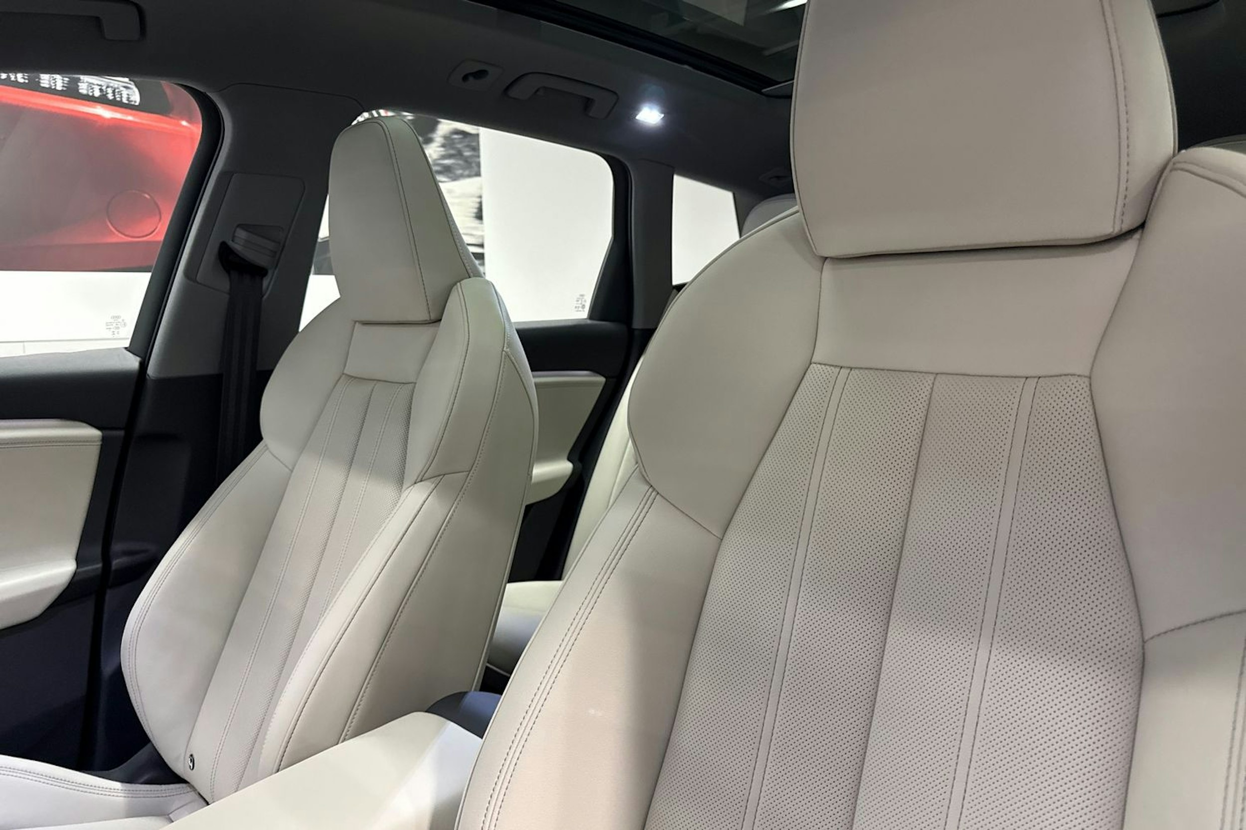 met. harmaa Audi Q6 e-tron 2025 kuva 15.