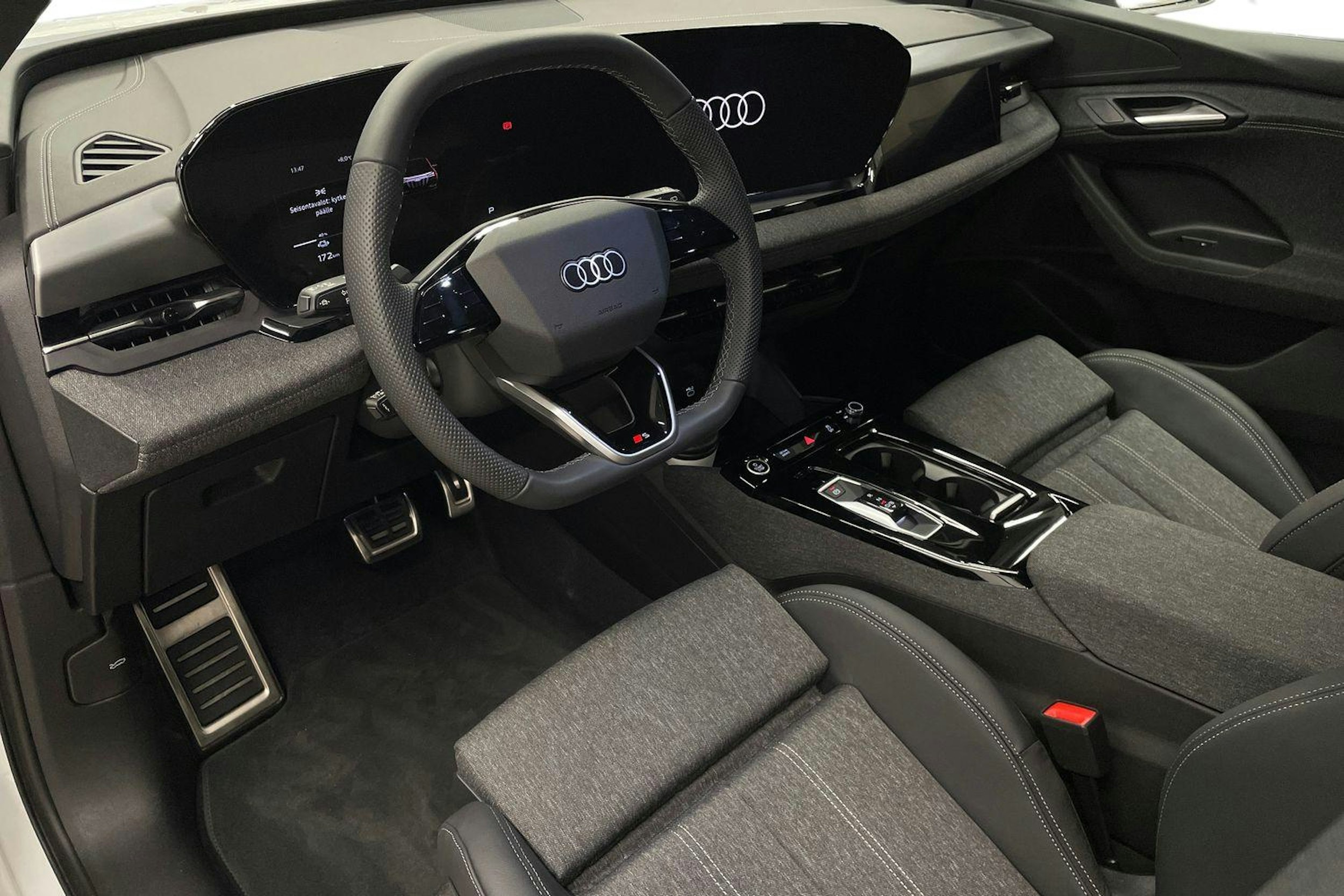 met. valkoinen Audi Q6 e-tron 2025 kuva 6.