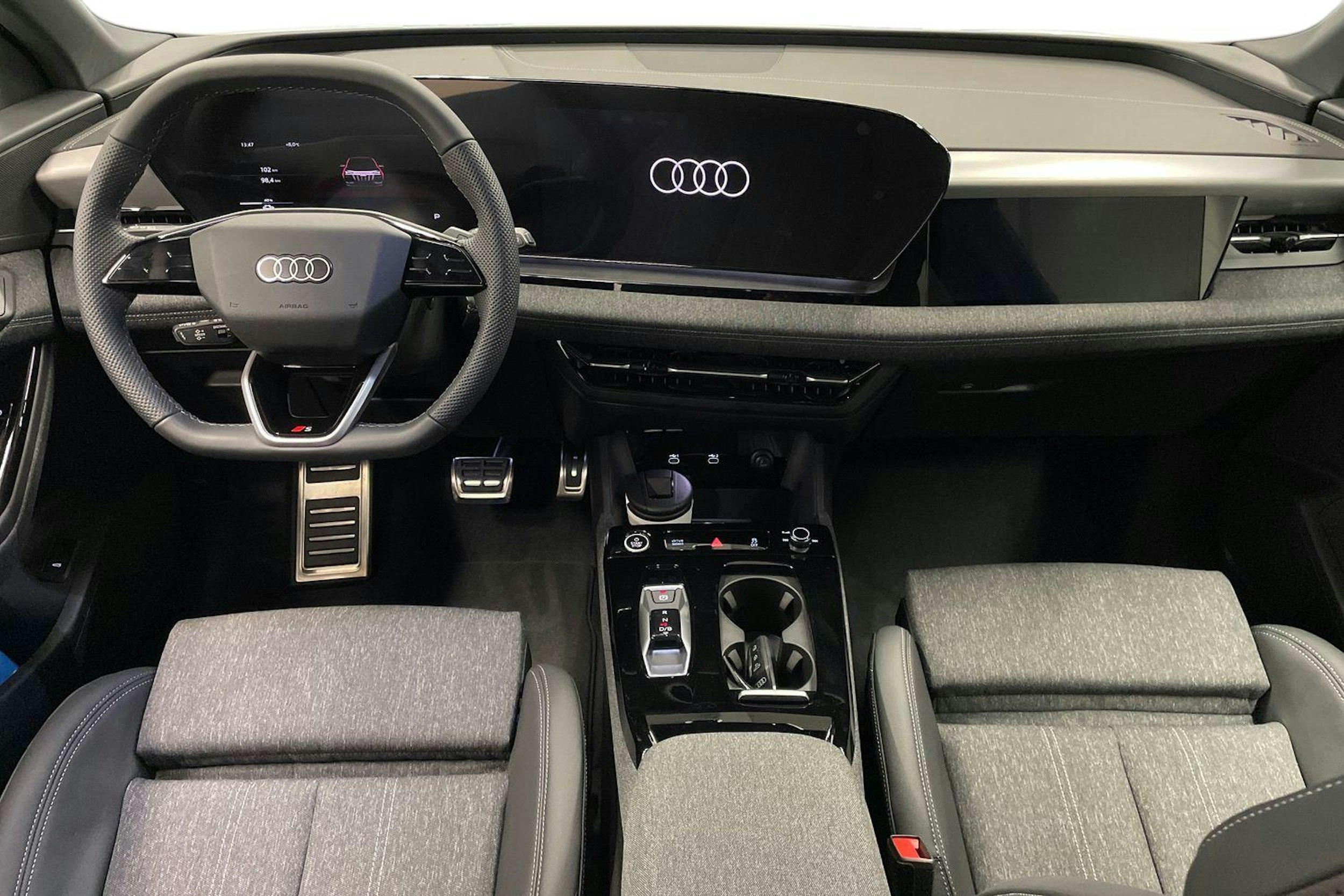 met. valkoinen Audi Q6 e-tron 2025 kuva 7.