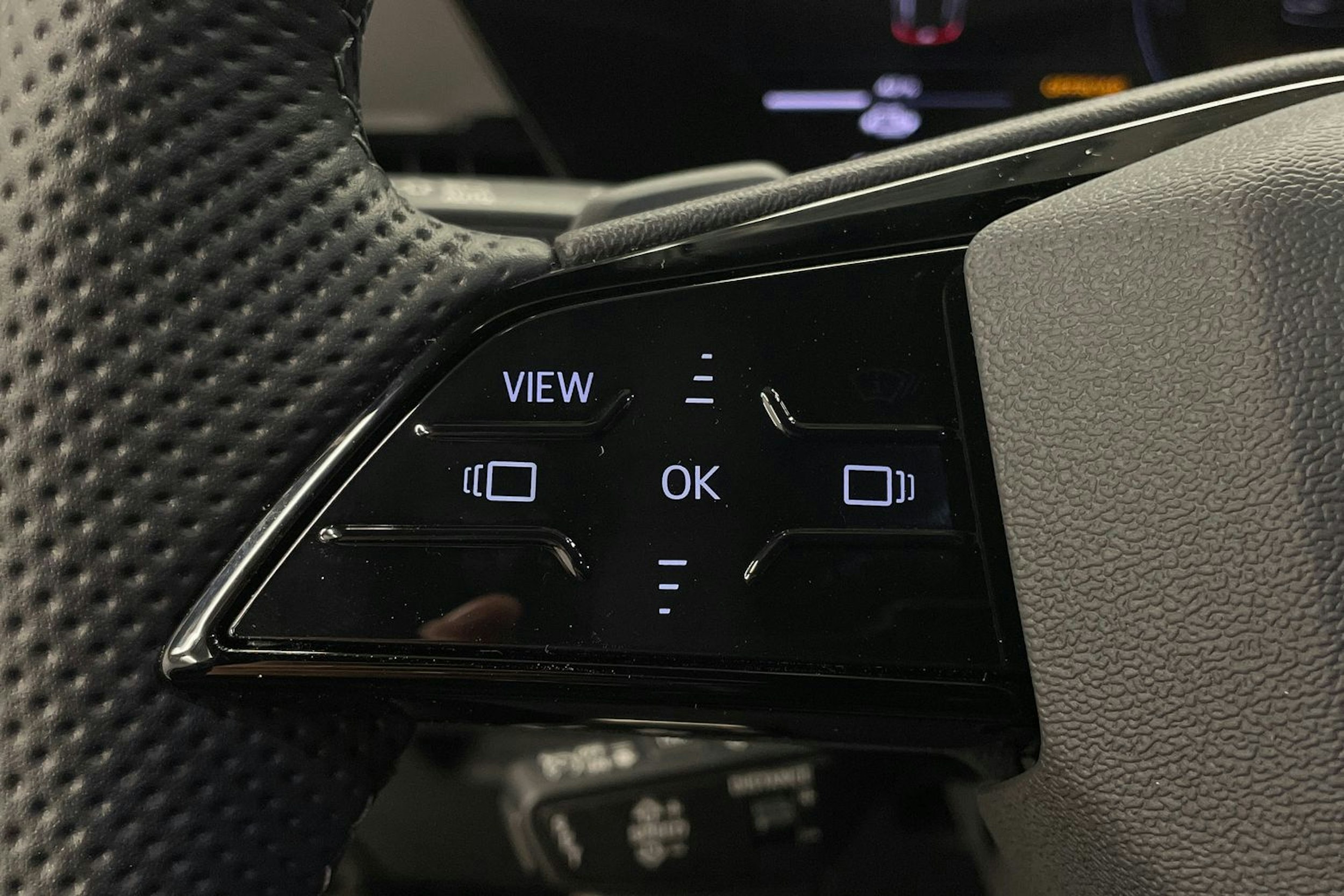 met. valkoinen Audi Q6 e-tron 2025 kuva 13.