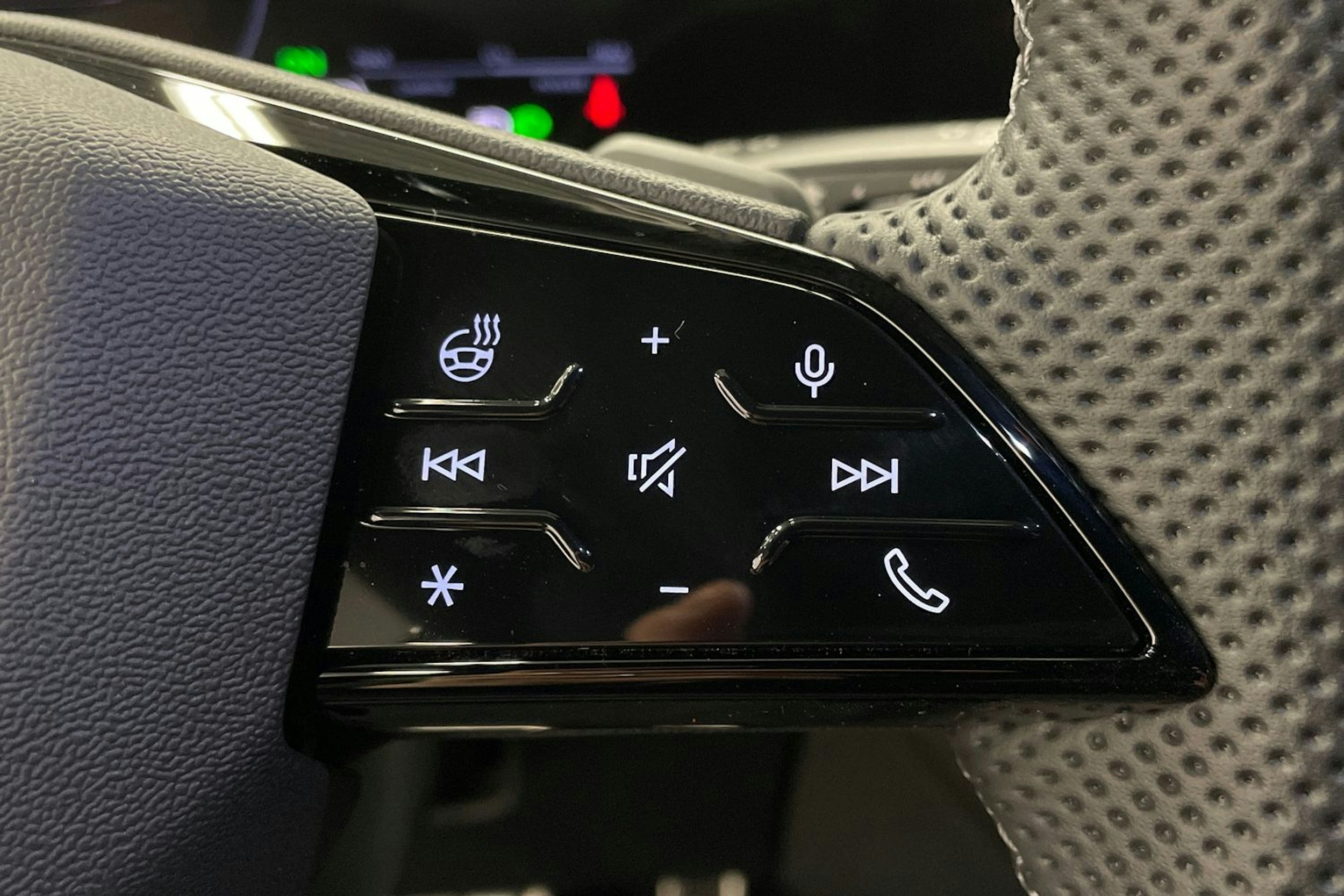 met. valkoinen Audi Q6 e-tron 2025 kuva 14.