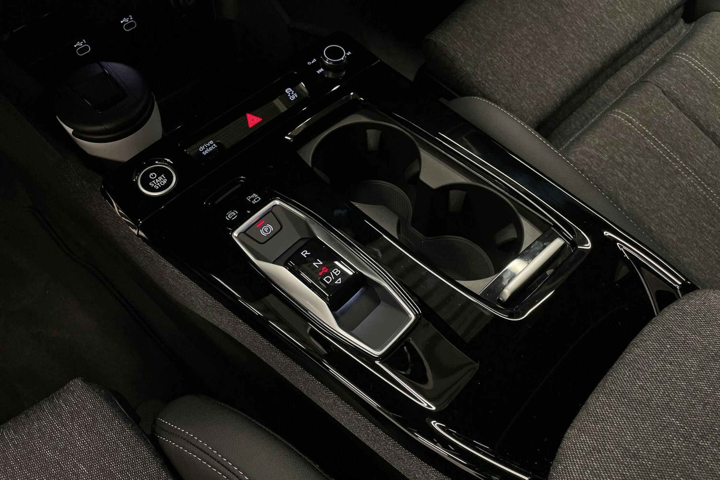 met. valkoinen Audi Q6 e-tron 2025 kuva 16.