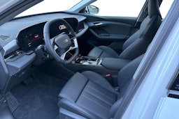 Valkoinen Audi Q6 e-tron 2025 kuva 6.