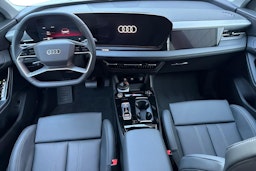 Valkoinen Audi Q6 e-tron 2025 kuva 7.