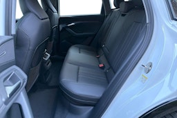 Valkoinen Audi Q6 e-tron 2025 kuva 8.