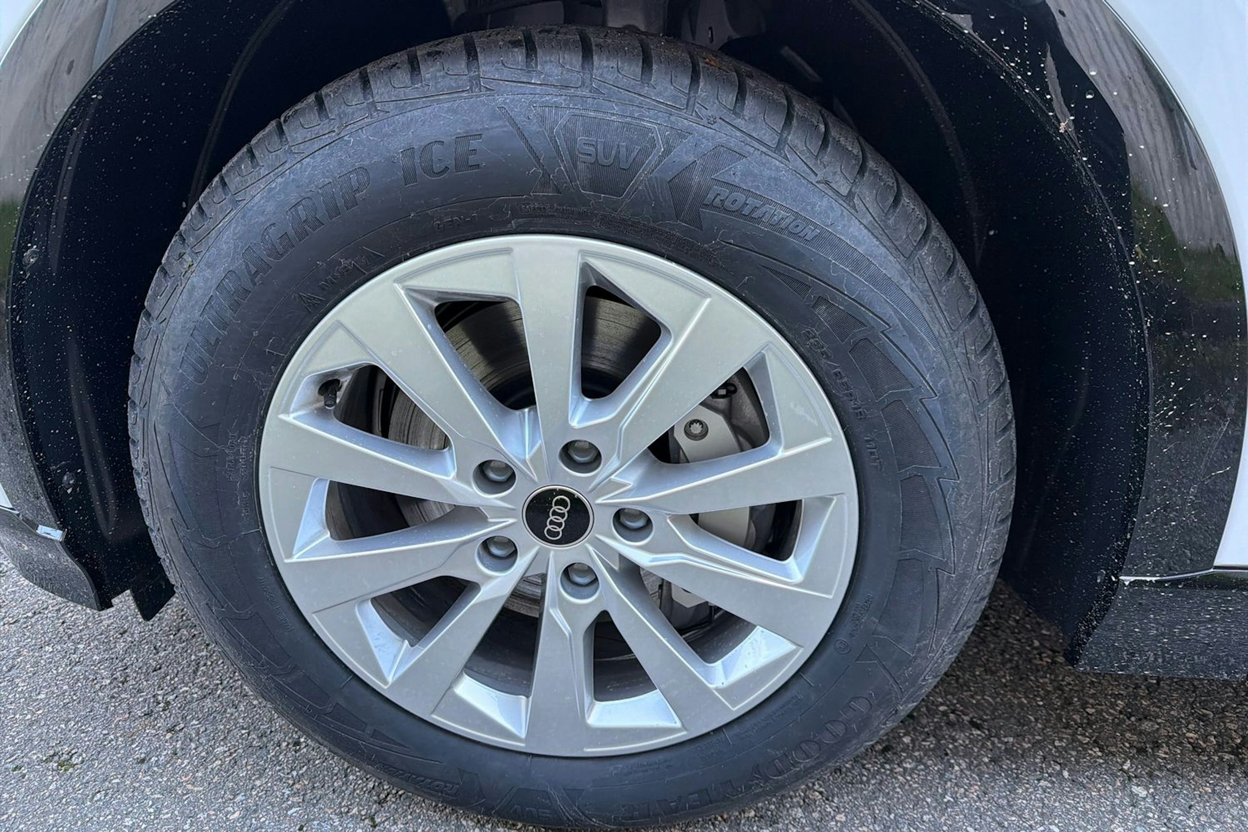 Valkoinen Audi Q6 e-tron 2025 kuva 10.